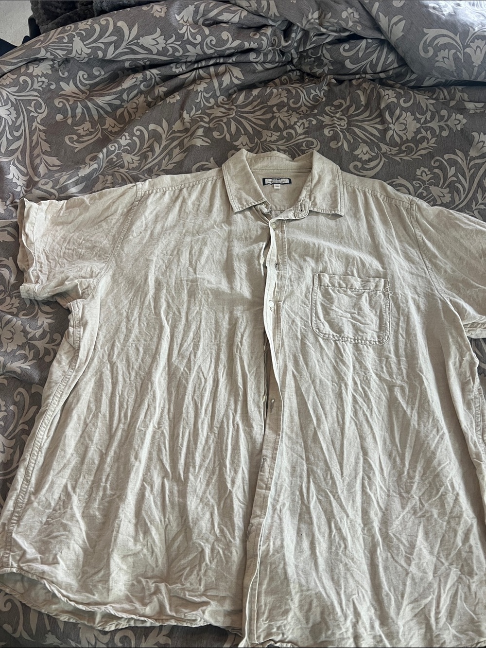 Old Navy Men’s Light Gray Short-Sleeve Button-Down Shirt